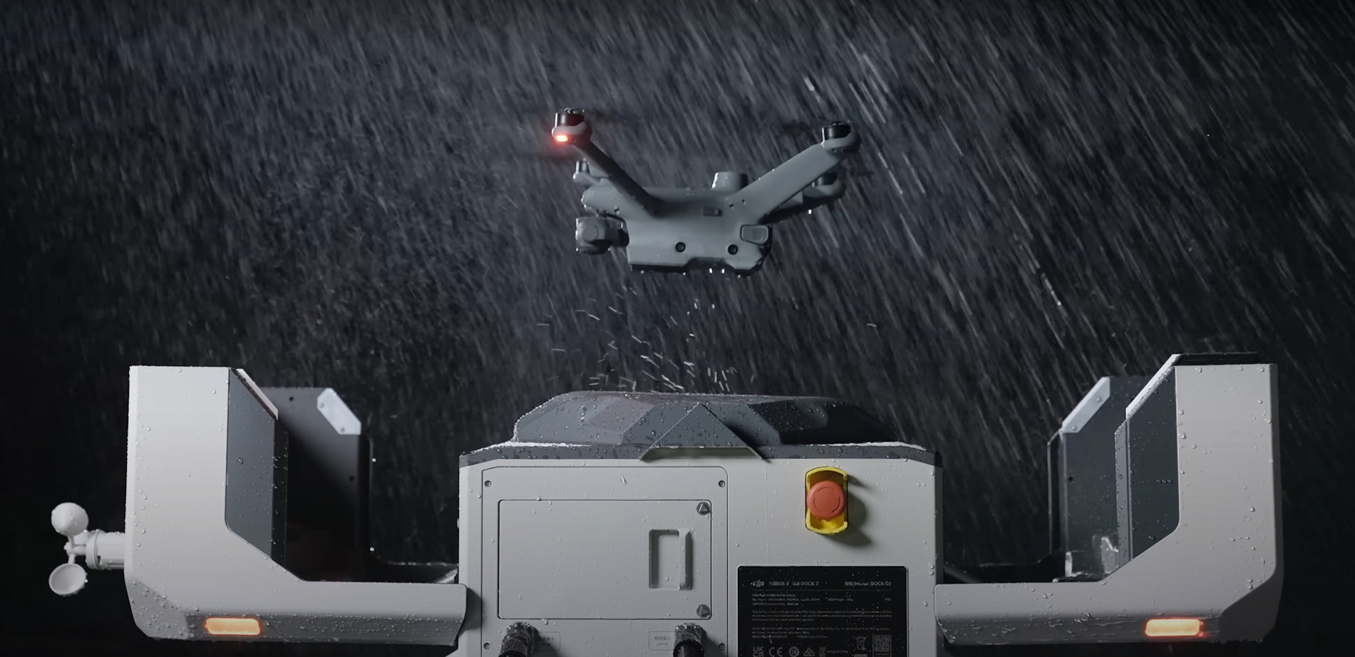 Dock 2 autonomni dron dest
